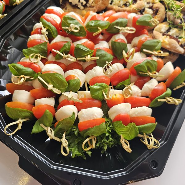 Kirsstomati-mozzarella tikuke